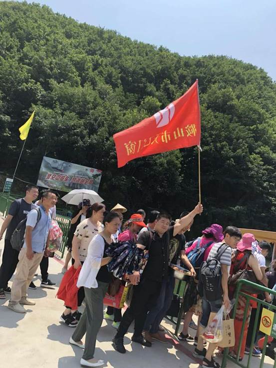 鞍山市天乙門窗有限公司組織全體員工開(kāi)展了每年一度的“清涼夏日游”團(tuán)建活動(dòng)